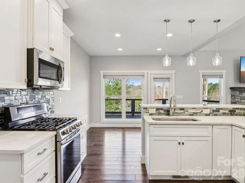 98 Hamilton Woods Lane, Etowah, NC 28729.  MLS# CAR4362971, YatesRealty ID 6786. 