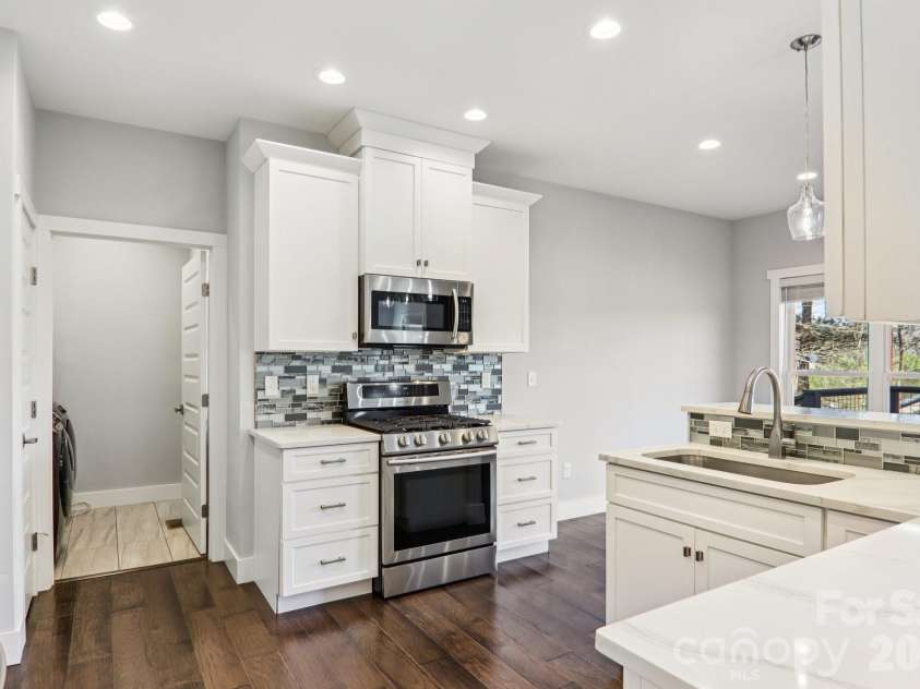 98 Hamilton Woods Lane, Etowah, NC 28729.  MLS# CAR4362971, YatesRealty ID 6786. 