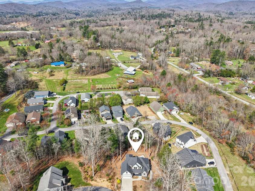 98 Hamilton Woods Lane, Etowah, NC 28729.  MLS# CAR4362971, YatesRealty ID 6786. 
