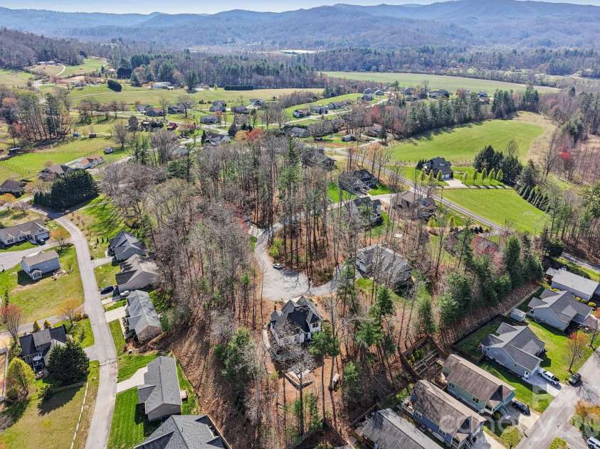 98 Hamilton Woods Lane, Etowah, NC 28729.  MLS# CAR4362971, YatesRealty ID 6786. 