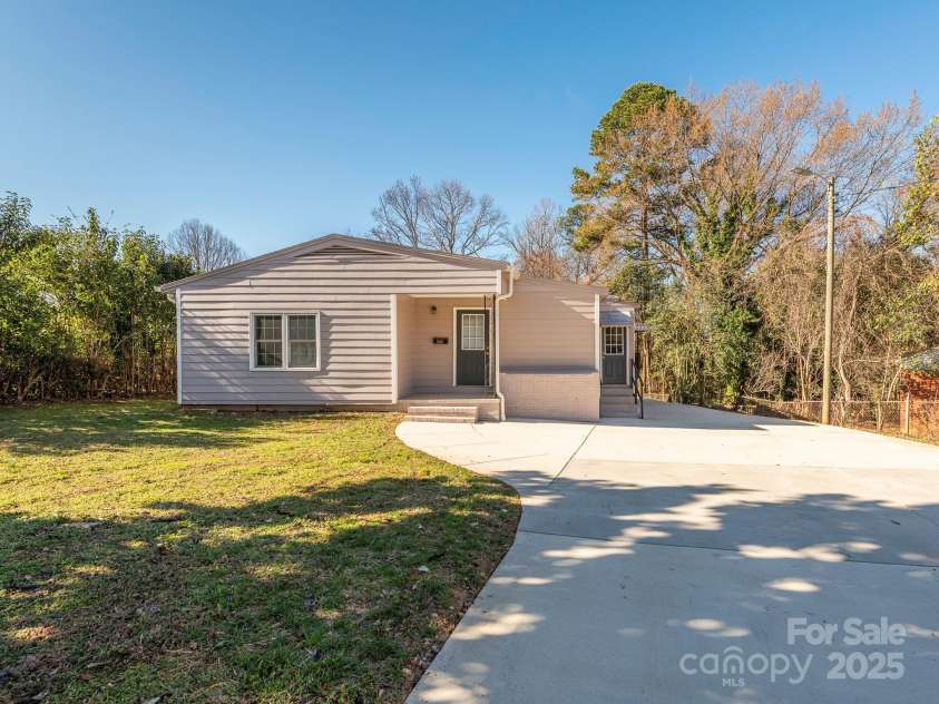 1209 Moretz Avenue, Charlotte, NC 28206.  MLS# CAR4201373, YatesRealty ID 6787. 
