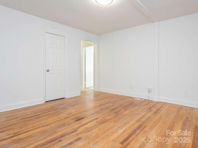 1209 Moretz Avenue, Charlotte, NC 28206.  MLS# CAR4201373, YatesRealty ID 6787. 