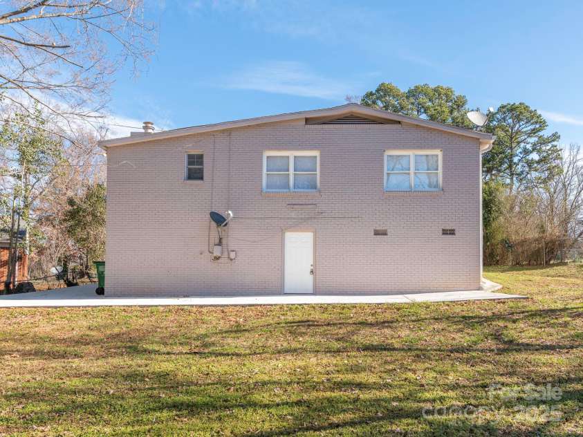 1209 Moretz Avenue, Charlotte, NC 28206.  MLS# CAR4201373, YatesRealty ID 6787. 