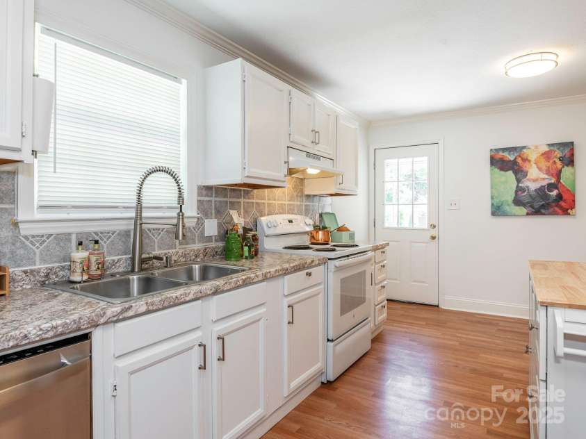 1209 Moretz Avenue, Charlotte, NC 28206.  MLS# CAR4201373, YatesRealty ID 6787. 