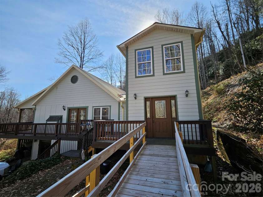477 West Ridge Drive, Burnsville, NC 28714.  MLS# CAR4362553, YatesRealty ID 6788. 