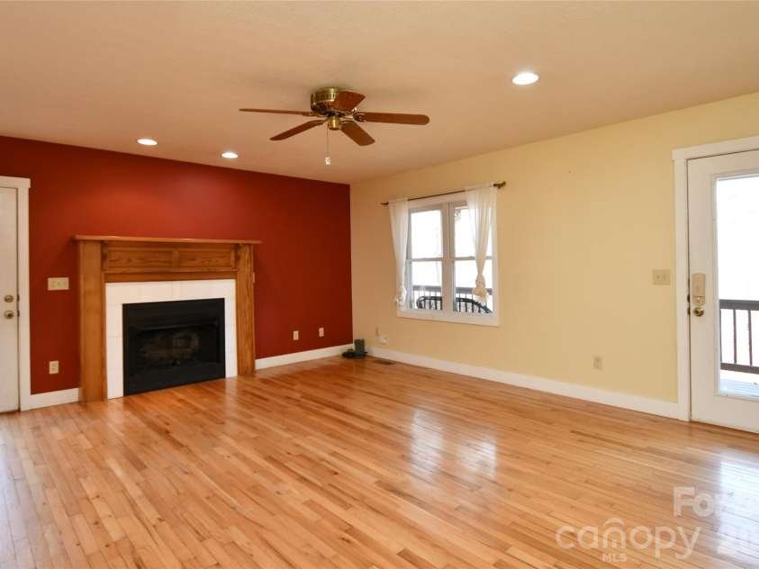 477 West Ridge Drive, Burnsville, NC 28714.  MLS# CAR4362553, YatesRealty ID 6788. 