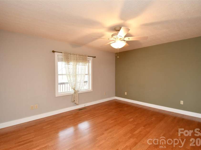 477 West Ridge Drive, Burnsville, NC 28714.  MLS# CAR4362553, YatesRealty ID 6788. 
