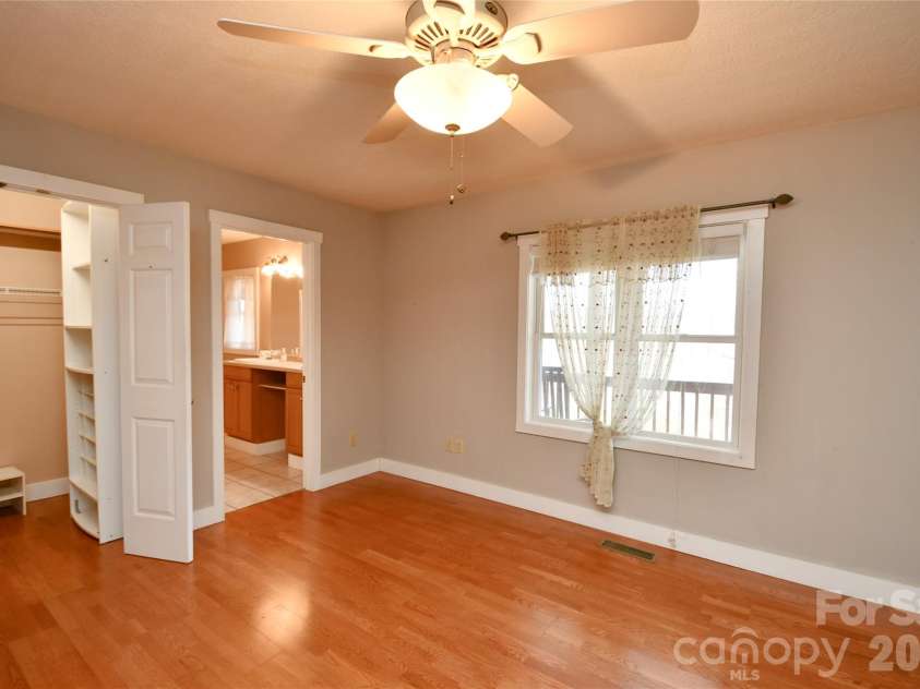 477 West Ridge Drive, Burnsville, NC 28714.  MLS# CAR4362553, YatesRealty ID 6788. 