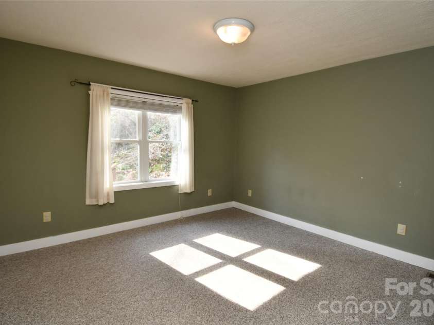 477 West Ridge Drive, Burnsville, NC 28714.  MLS# CAR4362553, YatesRealty ID 6788. 