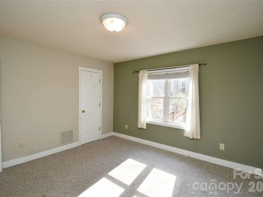 477 West Ridge Drive, Burnsville, NC 28714.  MLS# CAR4362553, YatesRealty ID 6788. 