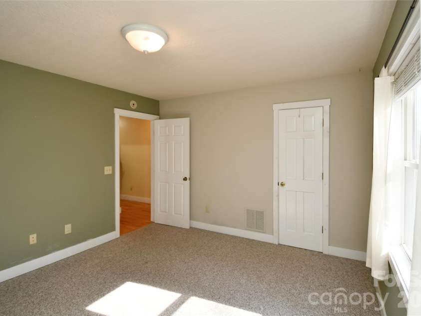 477 West Ridge Drive, Burnsville, NC 28714.  MLS# CAR4362553, YatesRealty ID 6788. 