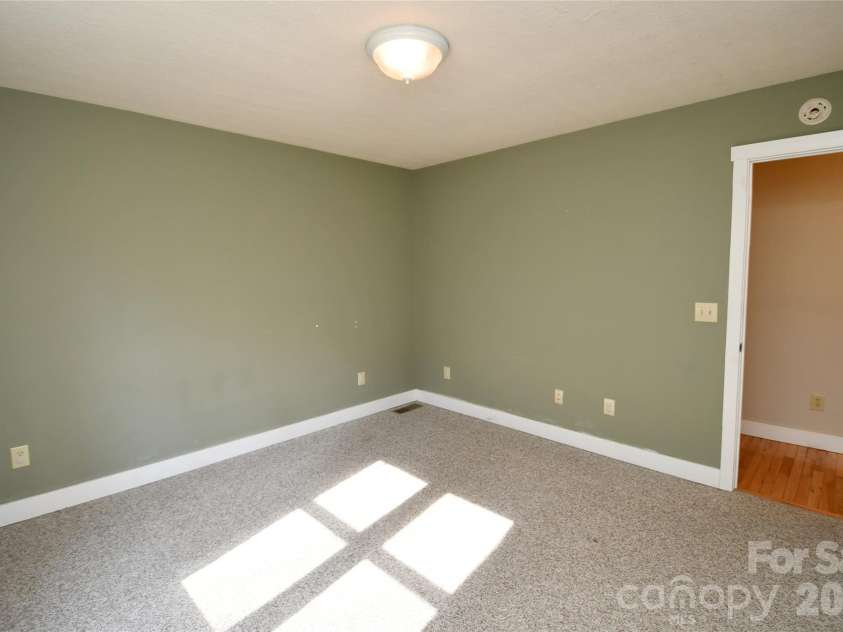 477 West Ridge Drive, Burnsville, NC 28714.  MLS# CAR4362553, YatesRealty ID 6788. 