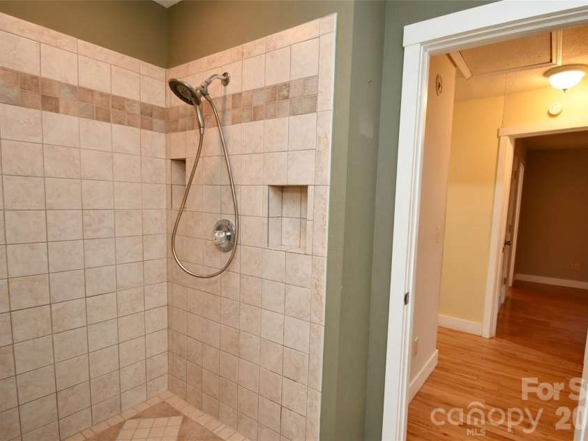 477 West Ridge Drive, Burnsville, NC 28714.  MLS# CAR4362553, YatesRealty ID 6788. 