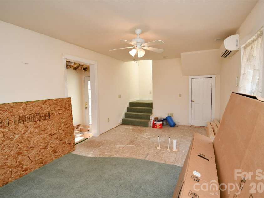 477 West Ridge Drive, Burnsville, NC 28714.  MLS# CAR4362553, YatesRealty ID 6788. 