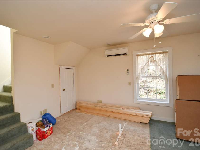 477 West Ridge Drive, Burnsville, NC 28714.  MLS# CAR4362553, YatesRealty ID 6788. 