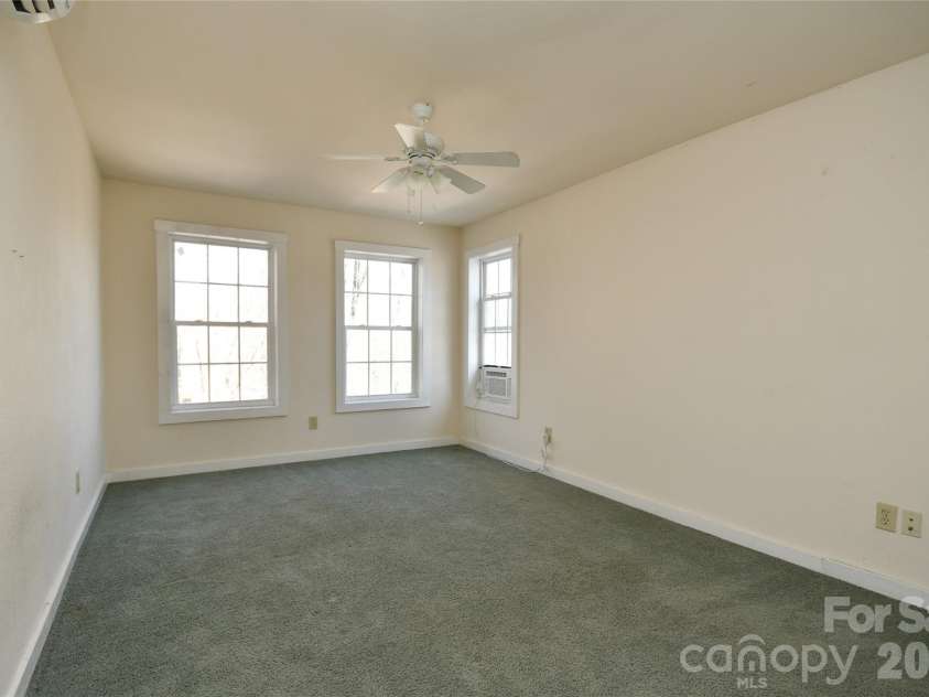 477 West Ridge Drive, Burnsville, NC 28714.  MLS# CAR4362553, YatesRealty ID 6788. 