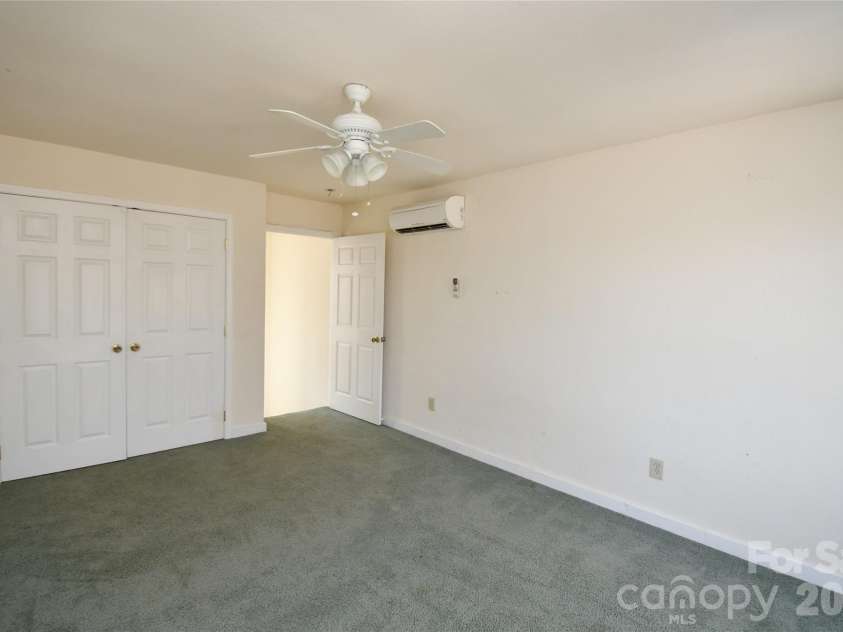 477 West Ridge Drive, Burnsville, NC 28714.  MLS# CAR4362553, YatesRealty ID 6788. 