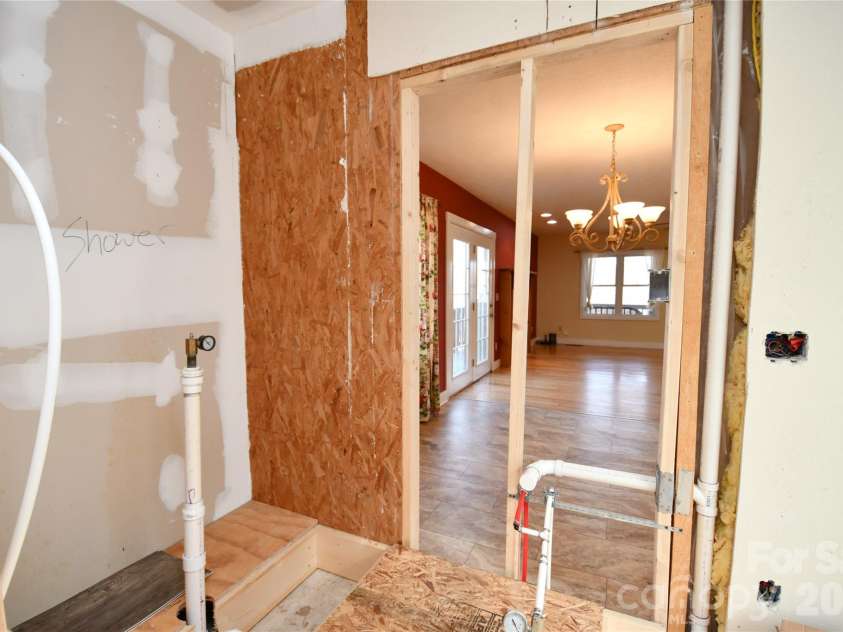 477 West Ridge Drive, Burnsville, NC 28714.  MLS# CAR4362553, YatesRealty ID 6788. 