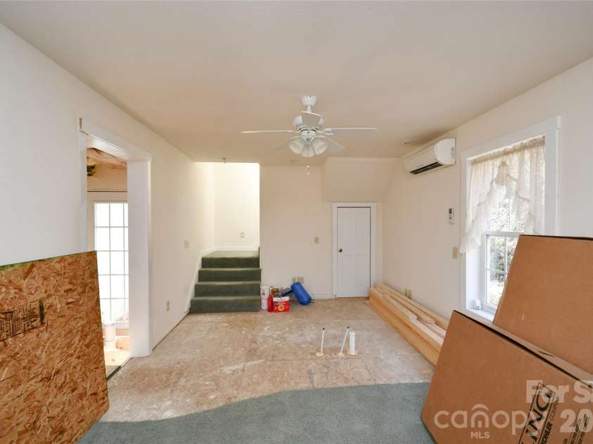 477 West Ridge Drive, Burnsville, NC 28714.  MLS# CAR4362553, YatesRealty ID 6788. 