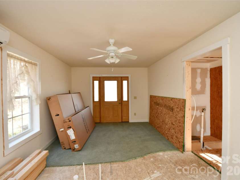 477 West Ridge Drive, Burnsville, NC 28714.  MLS# CAR4362553, YatesRealty ID 6788. 