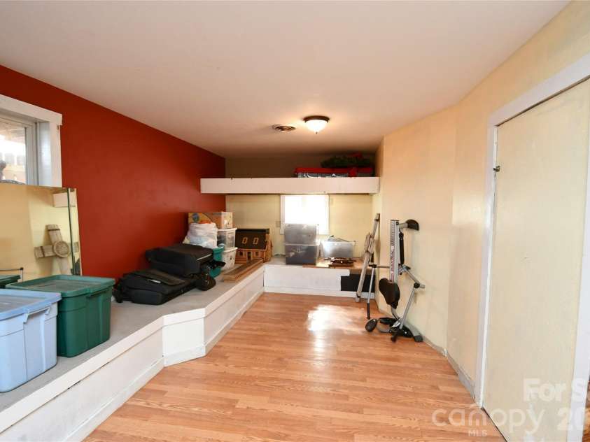 477 West Ridge Drive, Burnsville, NC 28714.  MLS# CAR4362553, YatesRealty ID 6788. 