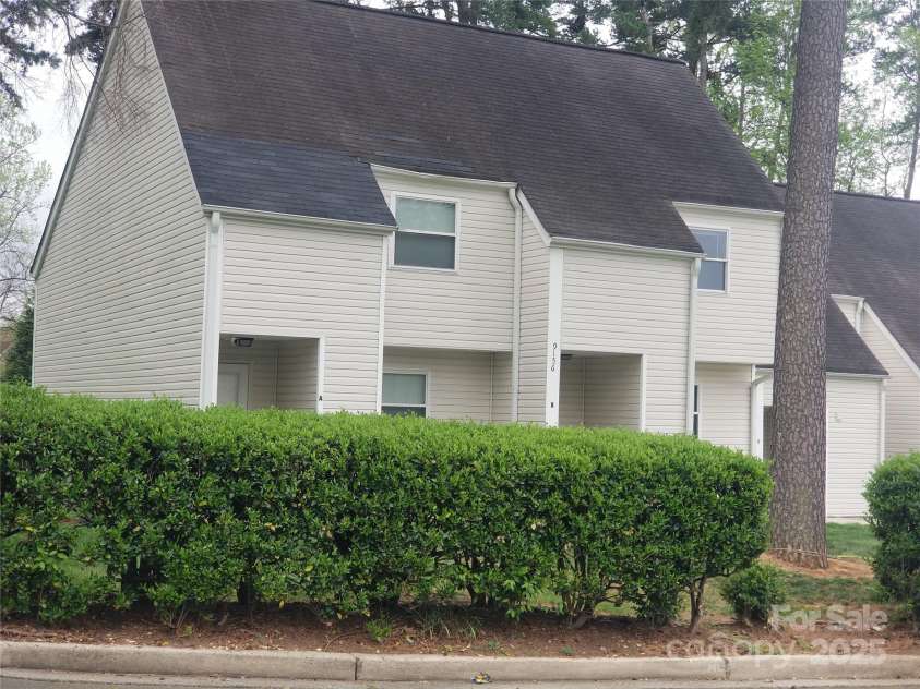 9156 Black Heath Circle, Charlotte, NC 28214.  MLS# CAR4242437, YatesRealty ID 6789. 