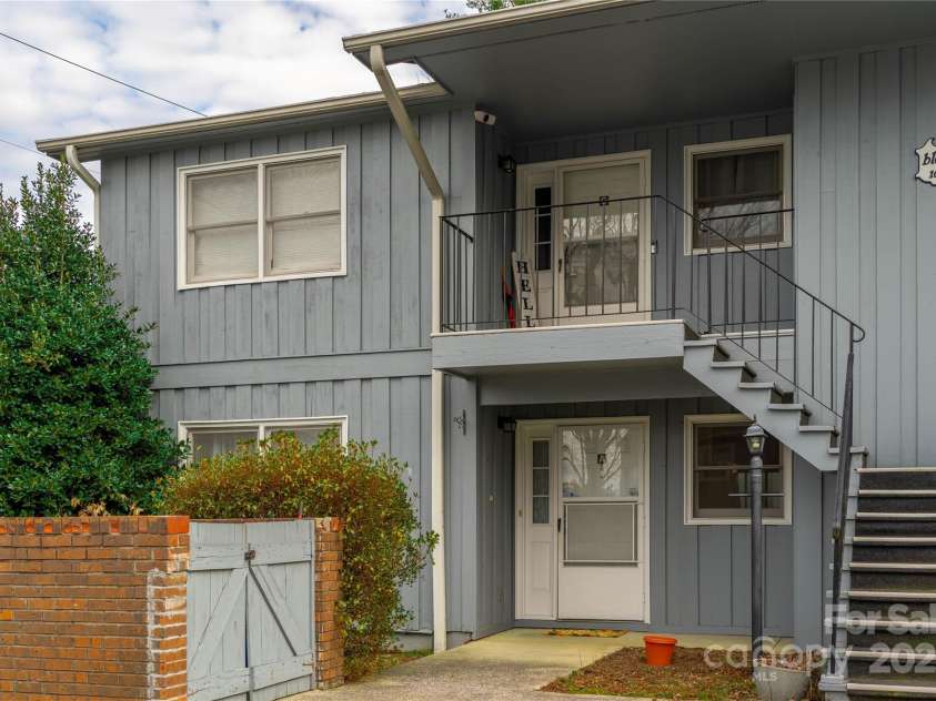 102 Meadow Park Lane, Hendersonville, NC 28792.  MLS# CAR4218954, YatesRealty ID 679. 