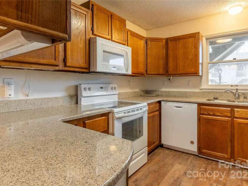 102 Meadow Park Lane, Hendersonville, NC 28792.  MLS# CAR4218954, YatesRealty ID 679. 