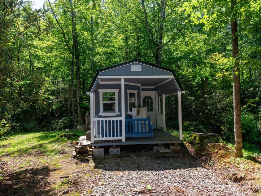 245 White Oak Creek Road, Burnsville, NC 28714.  MLS# CAR4319314, YatesRealty ID 679. 