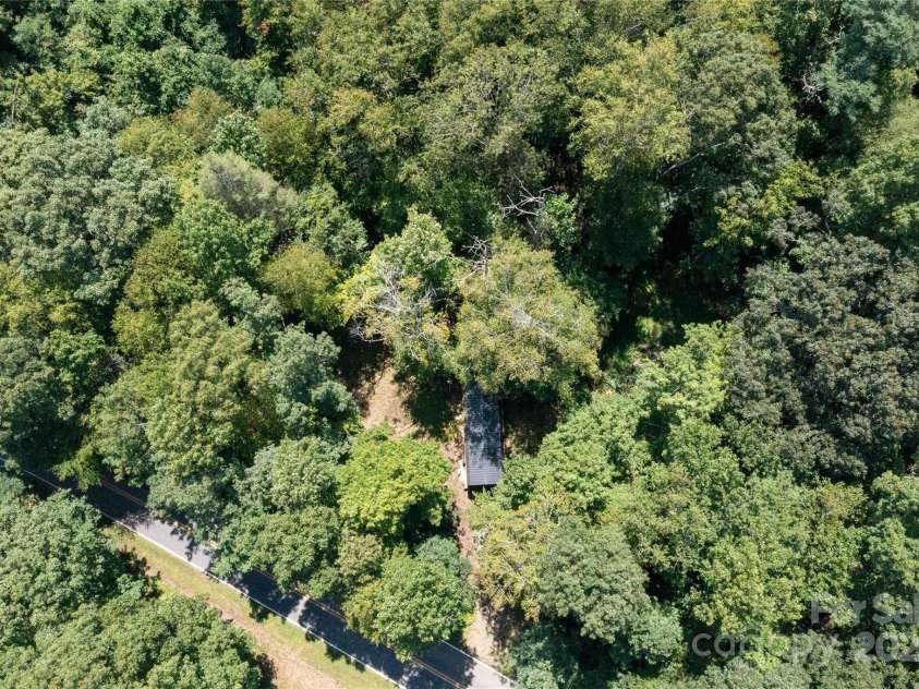 245 White Oak Creek Road, Burnsville, NC 28714.  MLS# CAR4319314, YatesRealty ID 679. 