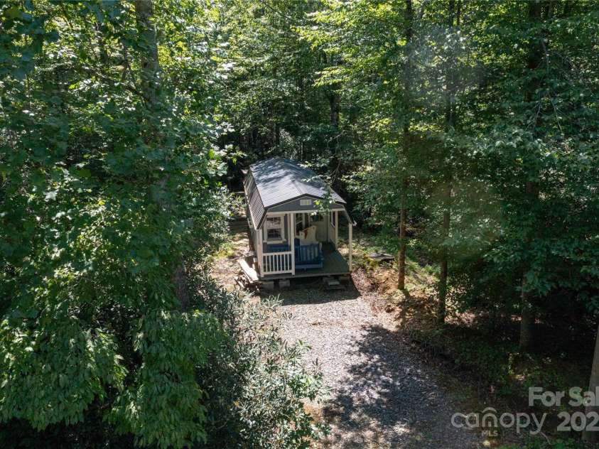 245 White Oak Creek Road, Burnsville, NC 28714.  MLS# CAR4319314, YatesRealty ID 679. 