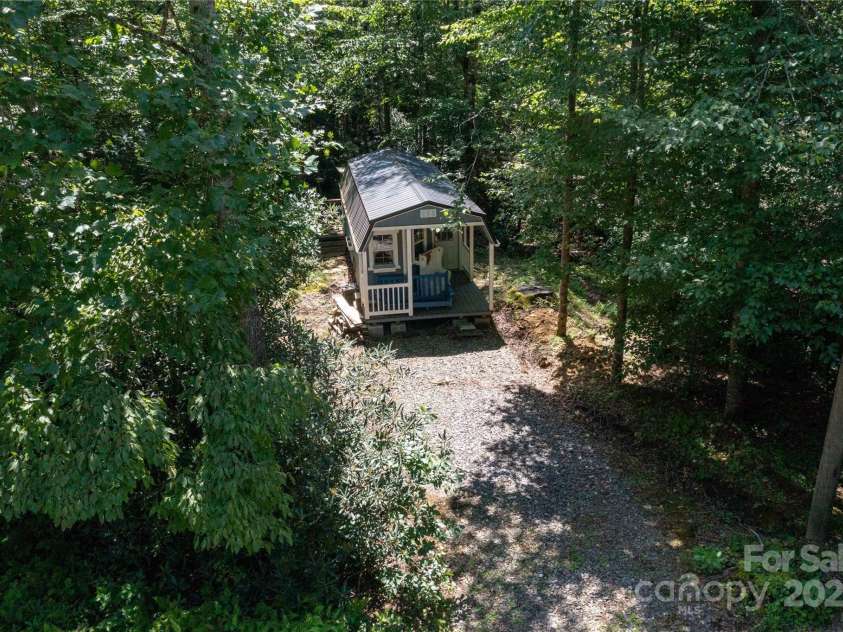 245 White Oak Creek Road, Burnsville, NC 28714.  MLS# CAR4319314, YatesRealty ID 679. 