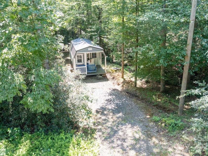 245 White Oak Creek Road, Burnsville, NC 28714.  MLS# CAR4319314, YatesRealty ID 679. 