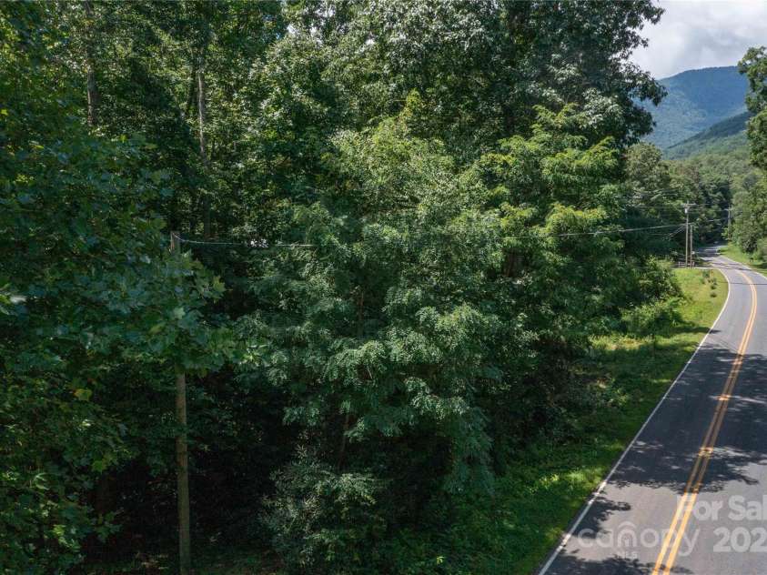 245 White Oak Creek Road, Burnsville, NC 28714.  MLS# CAR4319314, YatesRealty ID 679. 