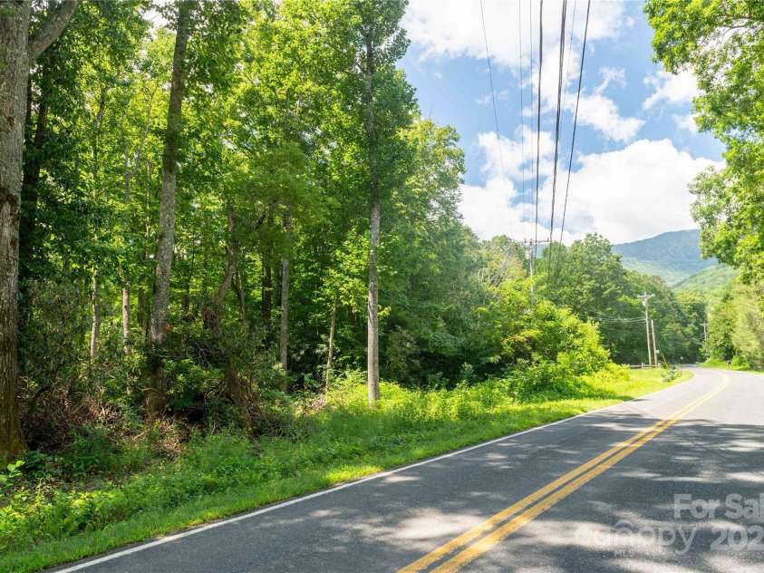 245 White Oak Creek Road, Burnsville, NC 28714.  MLS# CAR4319314, YatesRealty ID 679. 