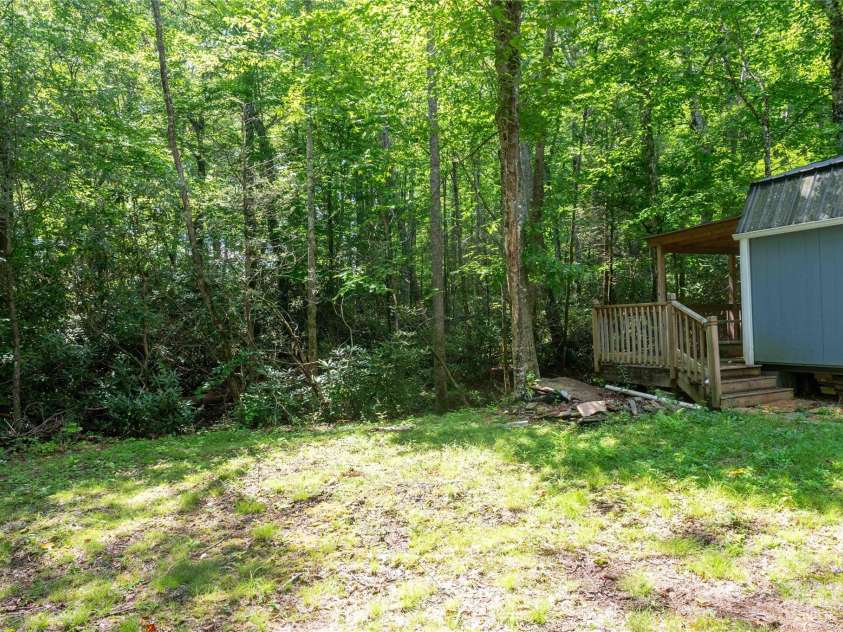 245 White Oak Creek Road, Burnsville, NC 28714.  MLS# CAR4319314, YatesRealty ID 679. 