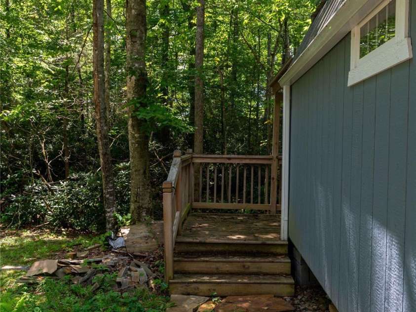 245 White Oak Creek Road, Burnsville, NC 28714.  MLS# CAR4319314, YatesRealty ID 679. 