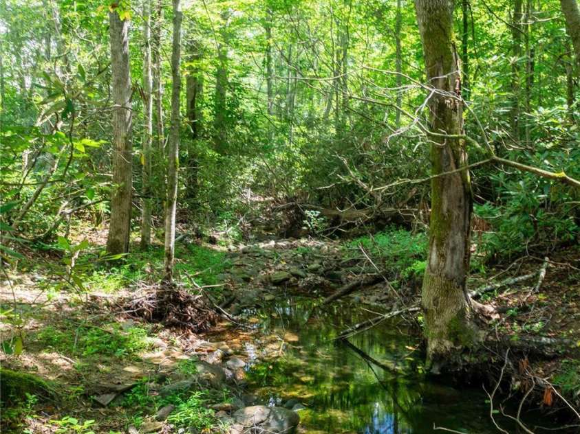 245 White Oak Creek Road, Burnsville, NC 28714.  MLS# CAR4319314, YatesRealty ID 679. 