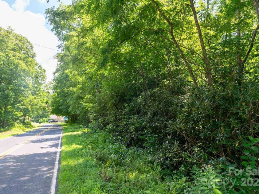 245 White Oak Creek Road, Burnsville, NC 28714.  MLS# CAR4319314, YatesRealty ID 679. 