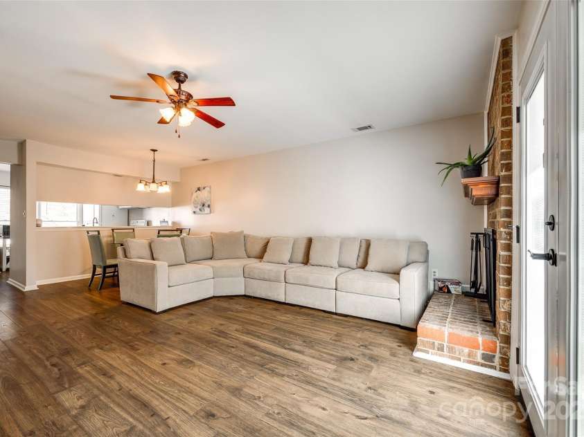 10961 Carmel Crossing Road, Charlotte, NC 28226.  MLS# CAR4232276, YatesRealty ID 6790. 