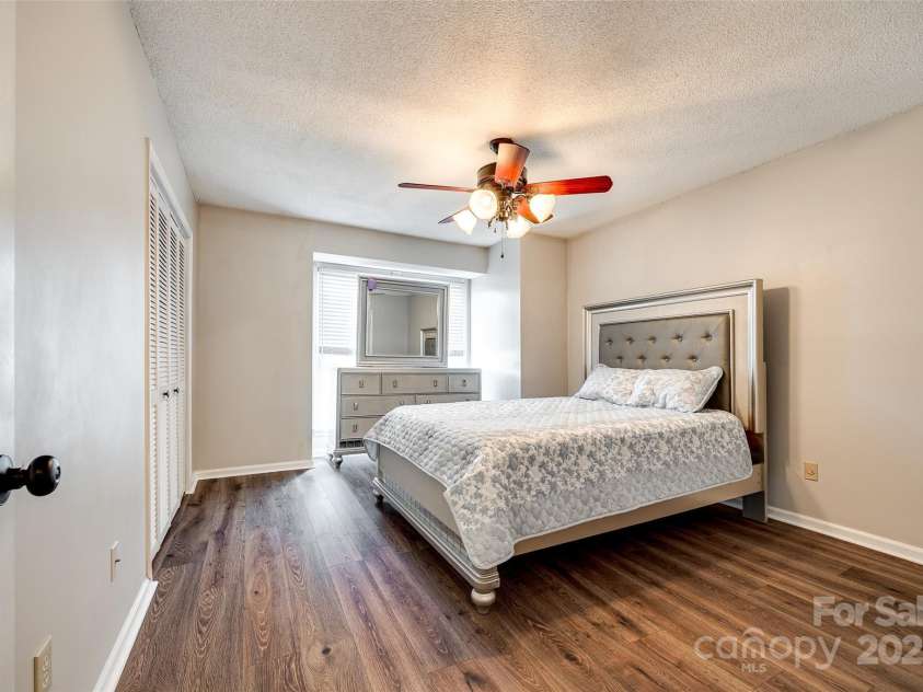 10961 Carmel Crossing Road, Charlotte, NC 28226.  MLS# CAR4232276, YatesRealty ID 6790. 