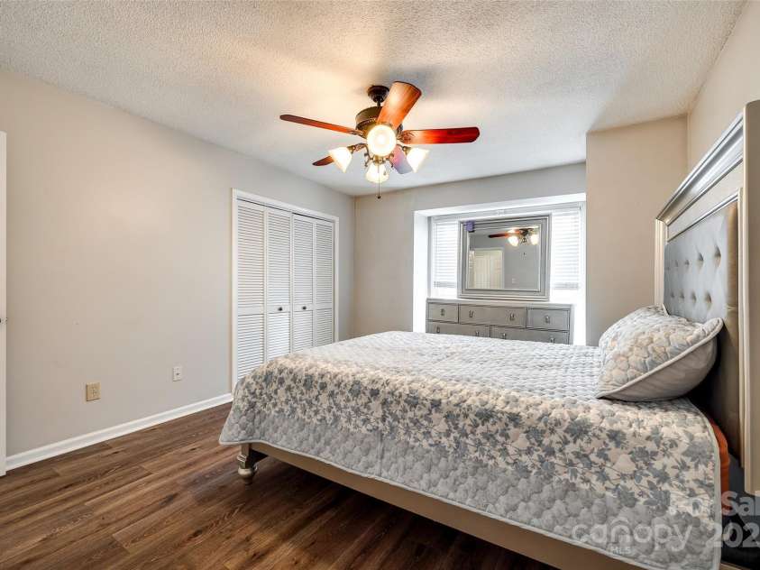 10961 Carmel Crossing Road, Charlotte, NC 28226.  MLS# CAR4232276, YatesRealty ID 6790. 