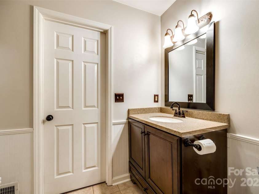 10961 Carmel Crossing Road, Charlotte, NC 28226.  MLS# CAR4232276, YatesRealty ID 6790. 