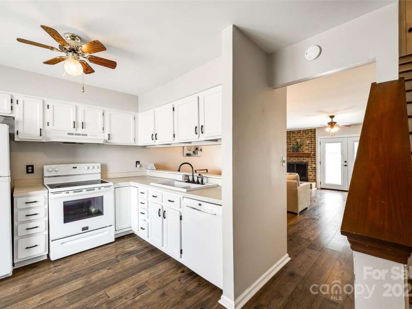 10961 Carmel Crossing Road, Charlotte, NC 28226.  MLS# CAR4232276, YatesRealty ID 6790. 