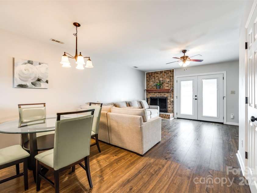 10961 Carmel Crossing Road, Charlotte, NC 28226.  MLS# CAR4232276, YatesRealty ID 6790. 