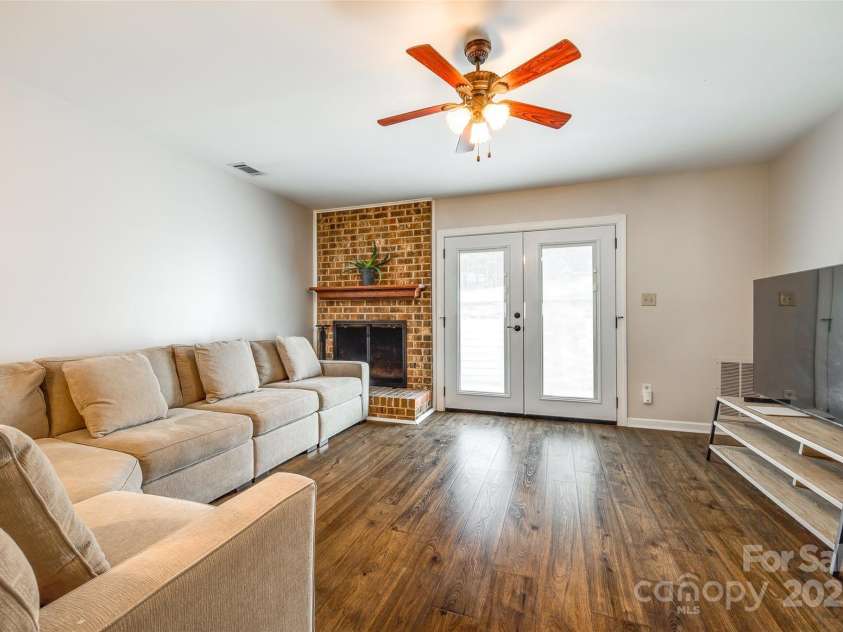 10961 Carmel Crossing Road, Charlotte, NC 28226.  MLS# CAR4232276, YatesRealty ID 6790. 