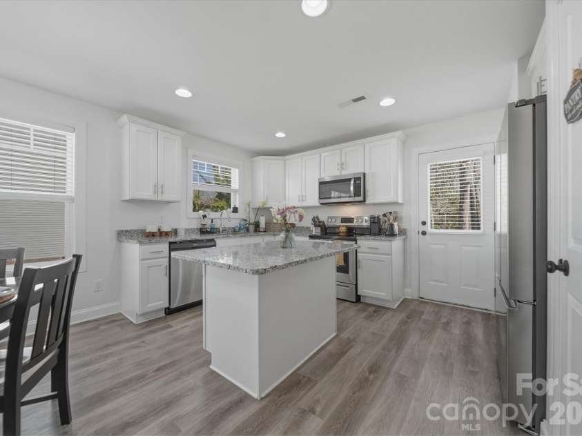 406 Ruth Avenue, Kannapolis, NC 28083.  MLS# CAR4350522, YatesRealty ID 6790. Kitchen
