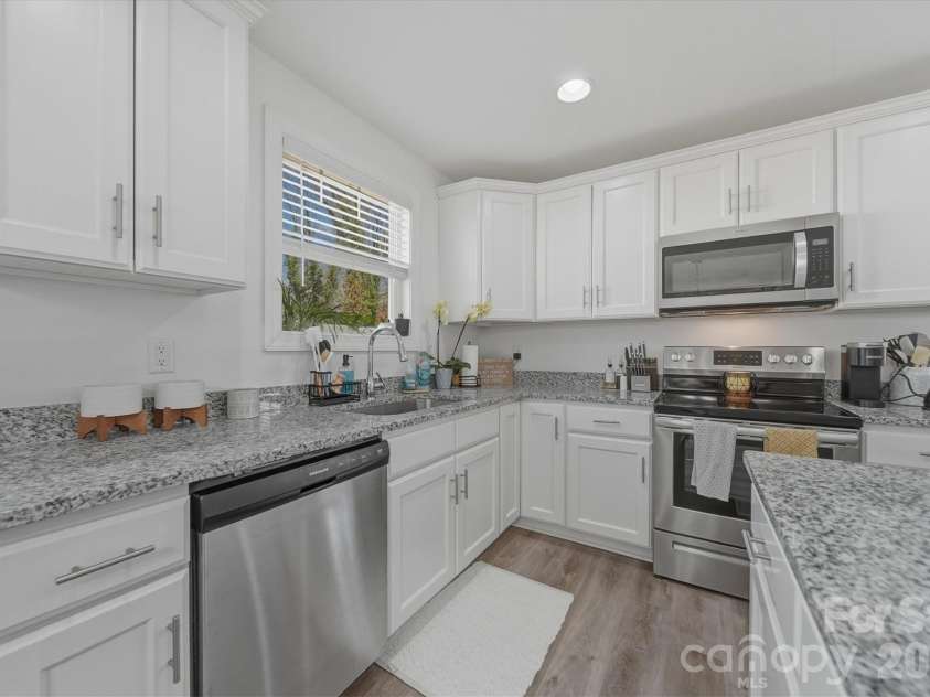 406 Ruth Avenue, Kannapolis, NC 28083.  MLS# CAR4350522, YatesRealty ID 6790. Kitchen