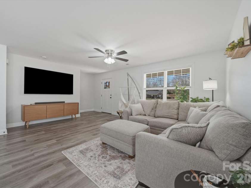 406 Ruth Avenue, Kannapolis, NC 28083.  MLS# CAR4350522, YatesRealty ID 6790. Living room