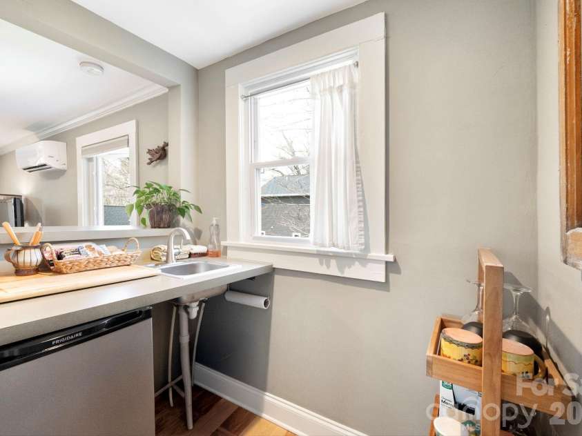 21 Craig Circle, Asheville, NC 28805.  MLS# CAR4359482, YatesRealty ID 6791. ADU - Well-Appointed Kitchenette